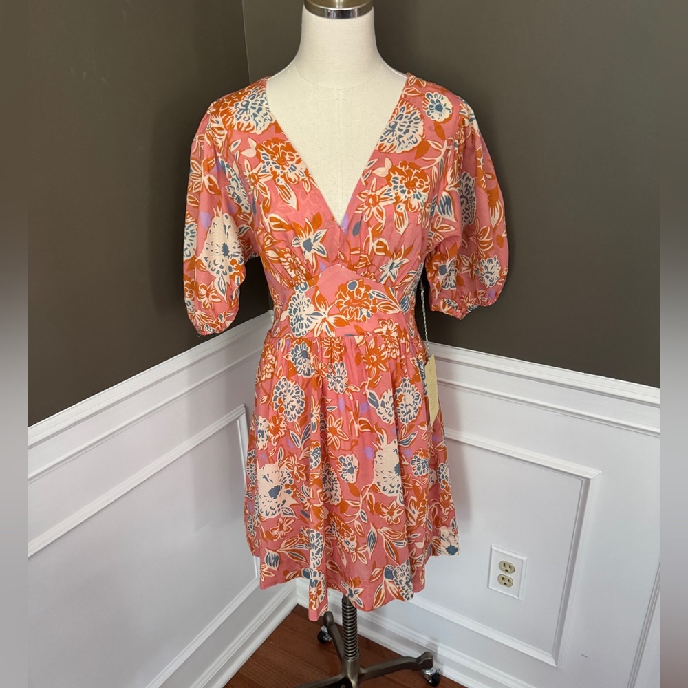 Trovata Birds of Paradis Pink Floral Dress. Medium. NWT.